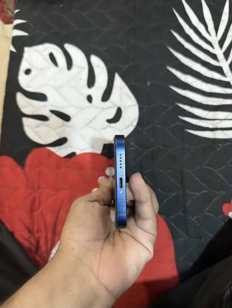 Apple iPhone 12 6