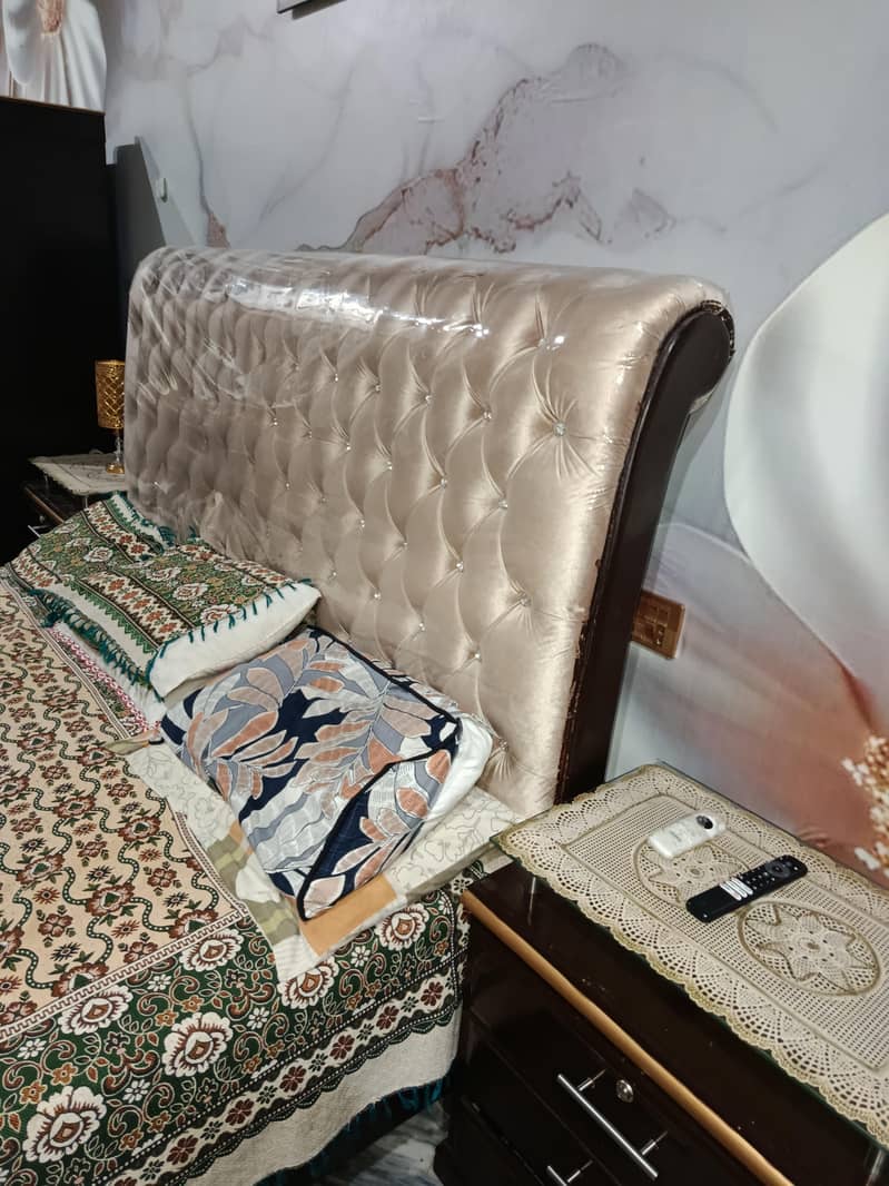 Bed set with side tables 3