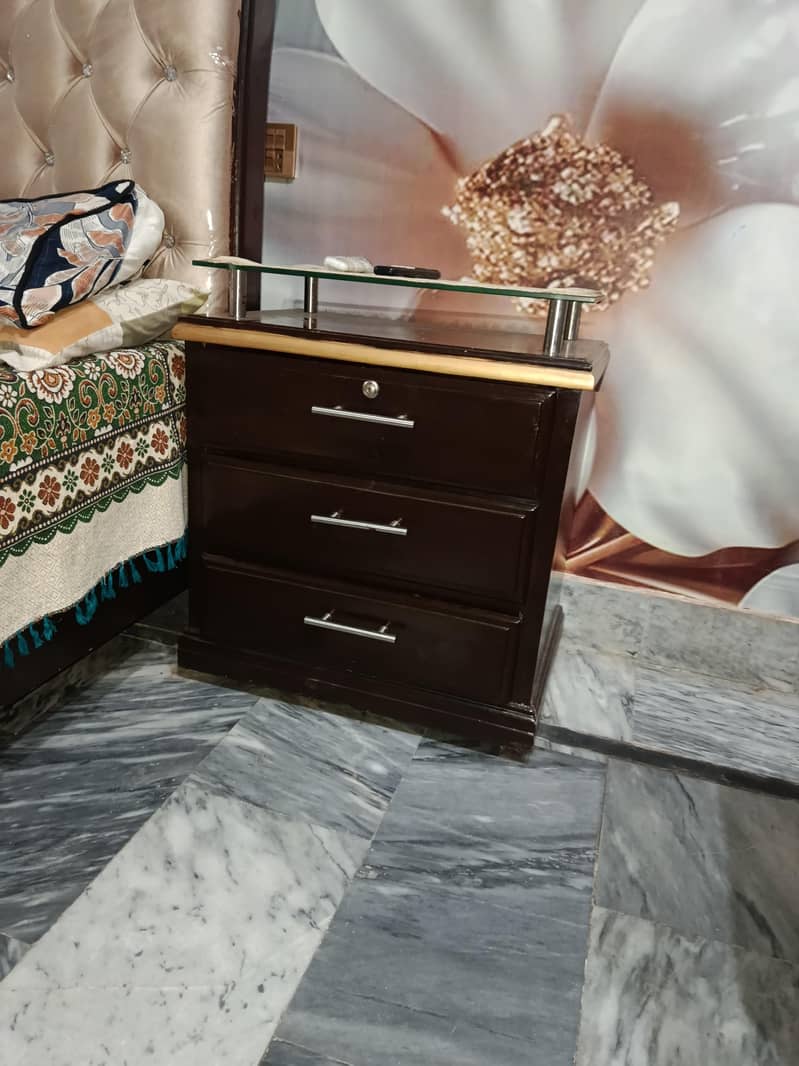 Bed set with side tables 4