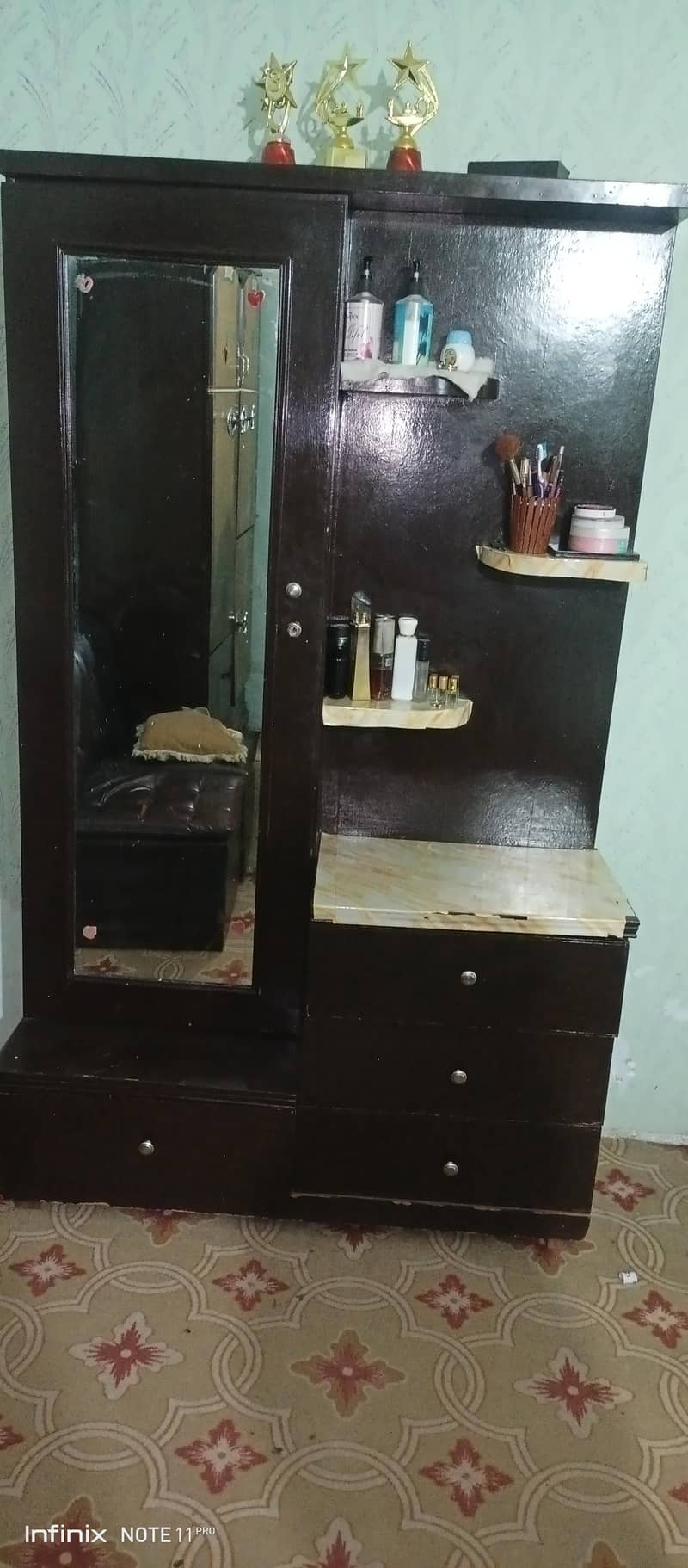 Dressing table 0