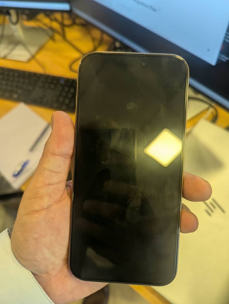 Apple iPhone 16 Pro Max 2