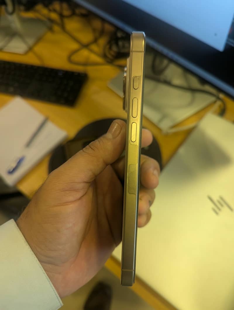 Apple iPhone 16 Pro Max 3