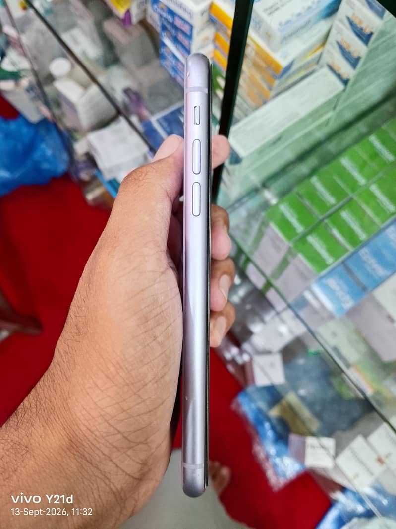 Apple iPhone 11 2