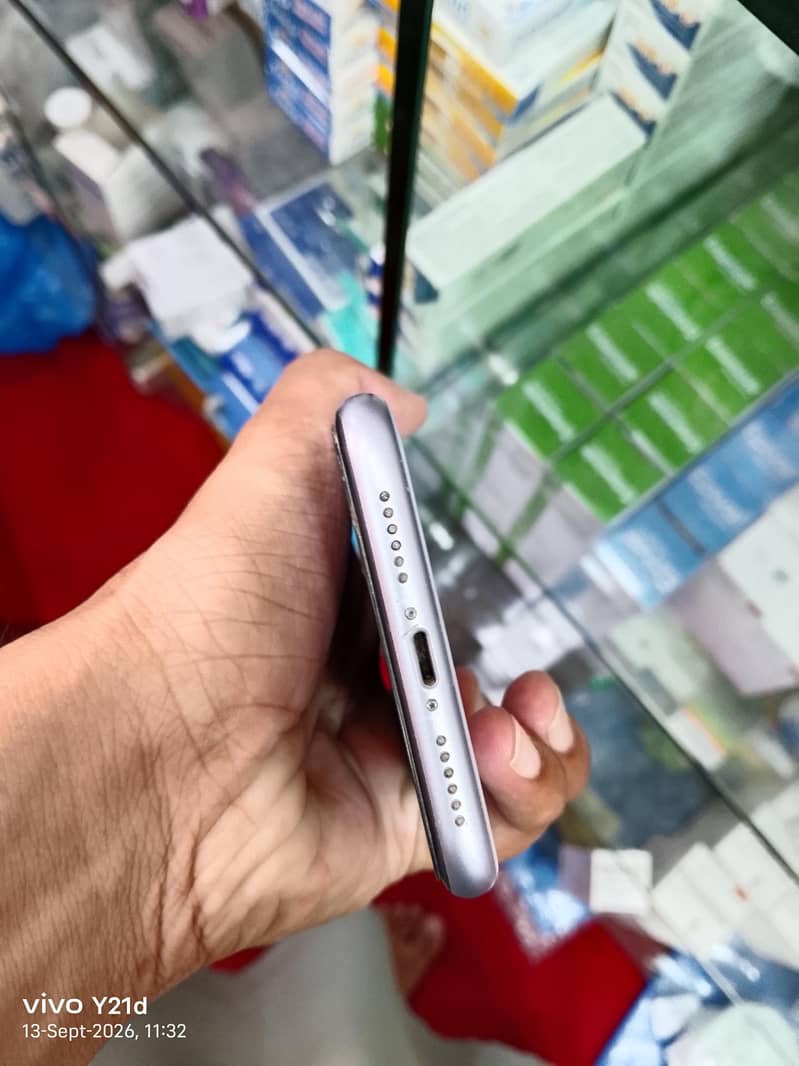Apple iPhone 11 5