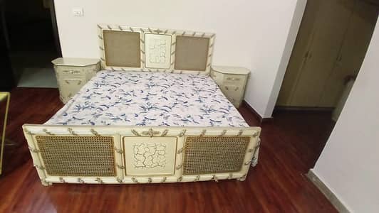 Teak wood bed set in excellent condition
