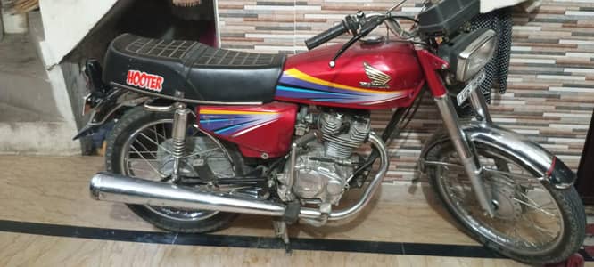 Honda CG 125 2011 Model - Clean Bike - Lahore Registered