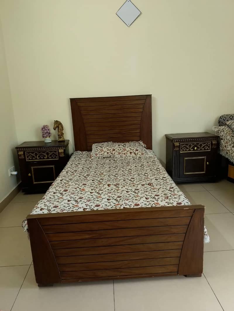 Bed/side tables/dressing table 0
