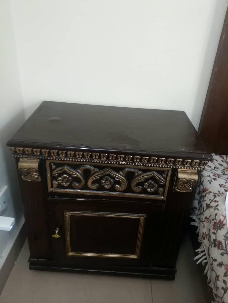 Bed/side tables/dressing table 1