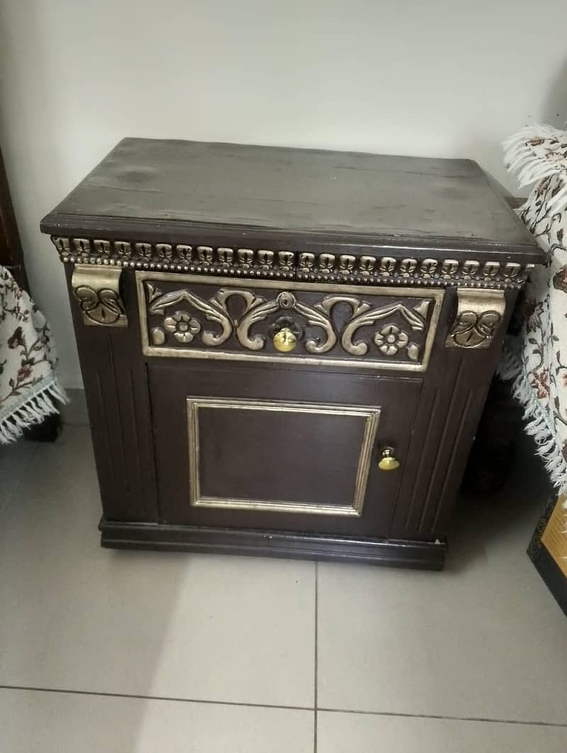Bed/side tables/dressing table 2
