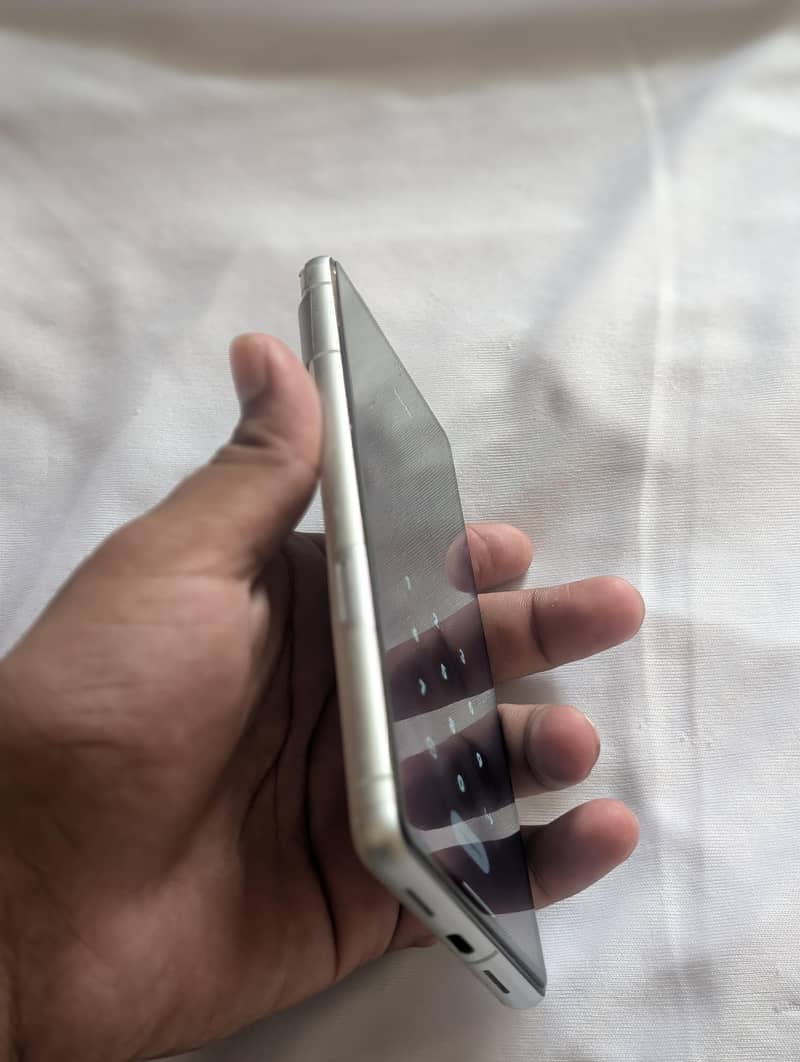 Google Pixel 7 mint condition. 3
