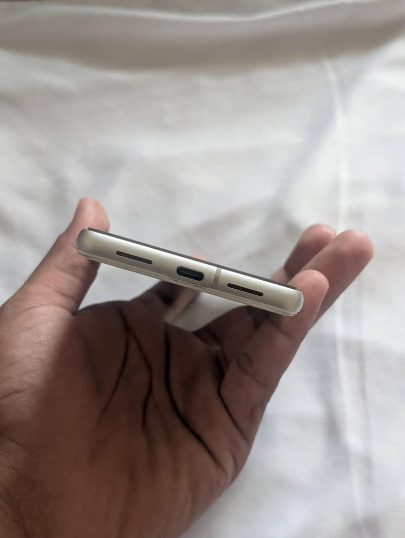 Google Pixel 7 mint condition. 4