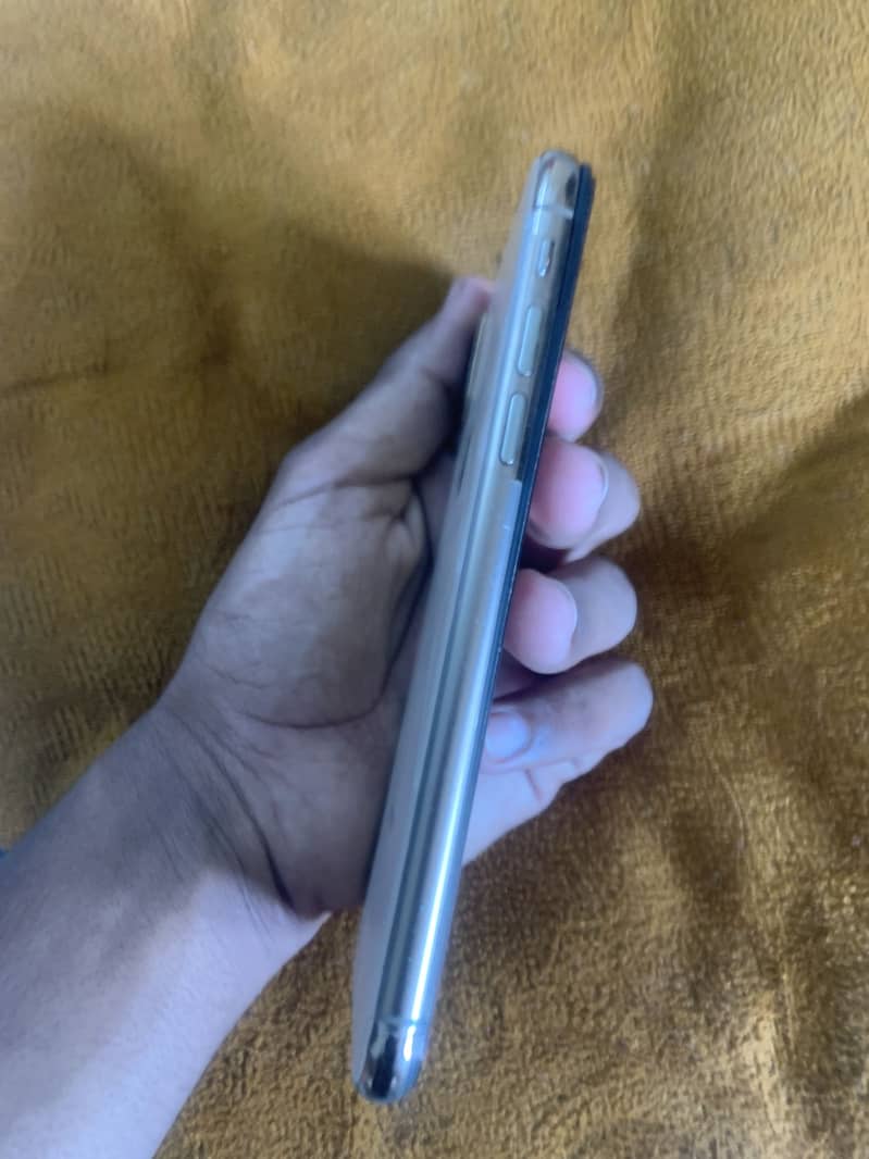 Apple iPhone XS 5