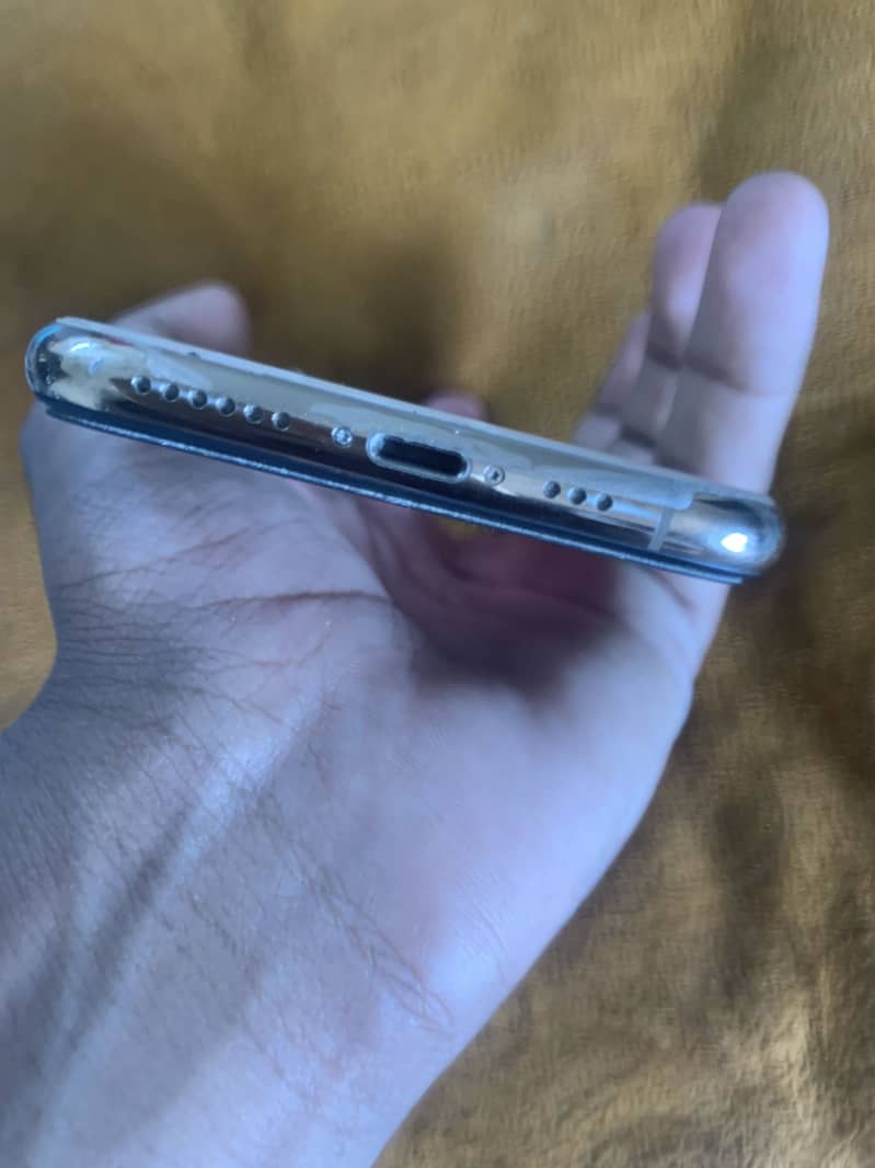 Apple iPhone XS 7