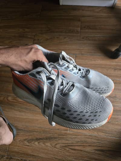 joggers size eu41 , UK 7 USA8