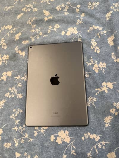 IPad Air 3 in immaculate condition, great for studies or playing games