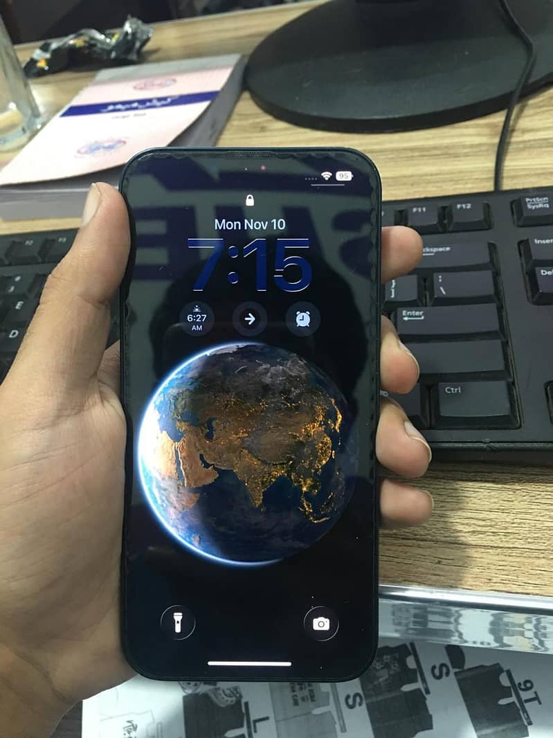 Apple iPhone 13 0