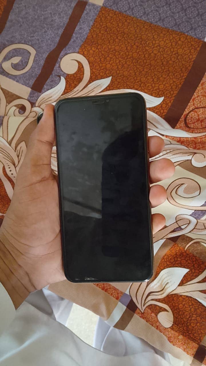 Apple iPhone XS Max 3