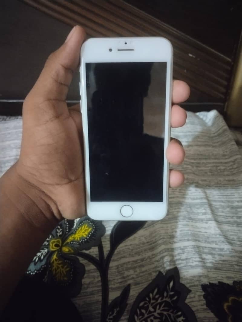 Apple iPhone 8 1