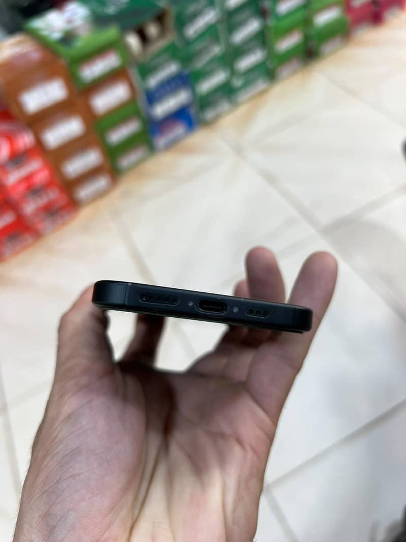 Apple iPhone 15 4