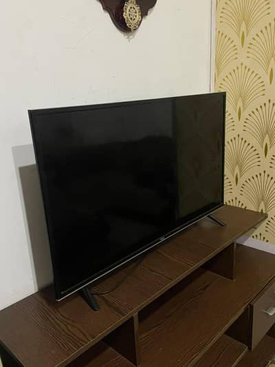 TCL 40 inch LED ( without remote )