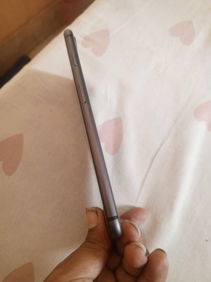 Apple iPhone 8 Plus 3
