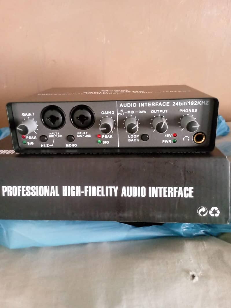 audio interface or microphone with box 0