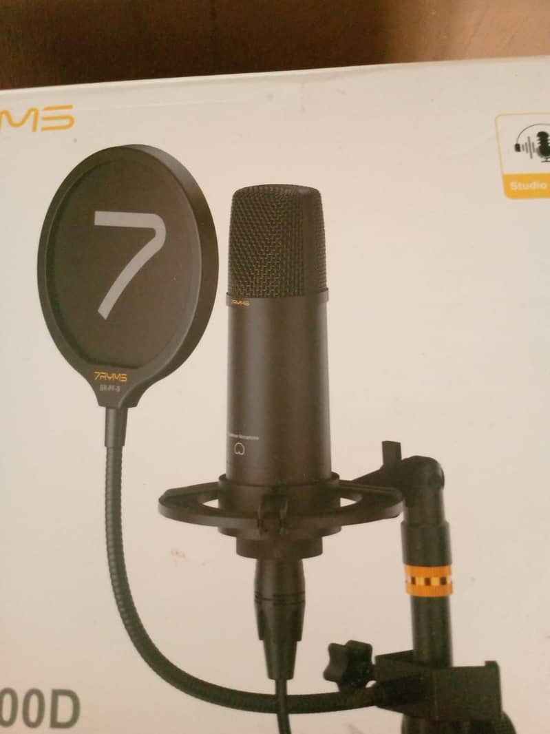 audio interface or microphone with box 1