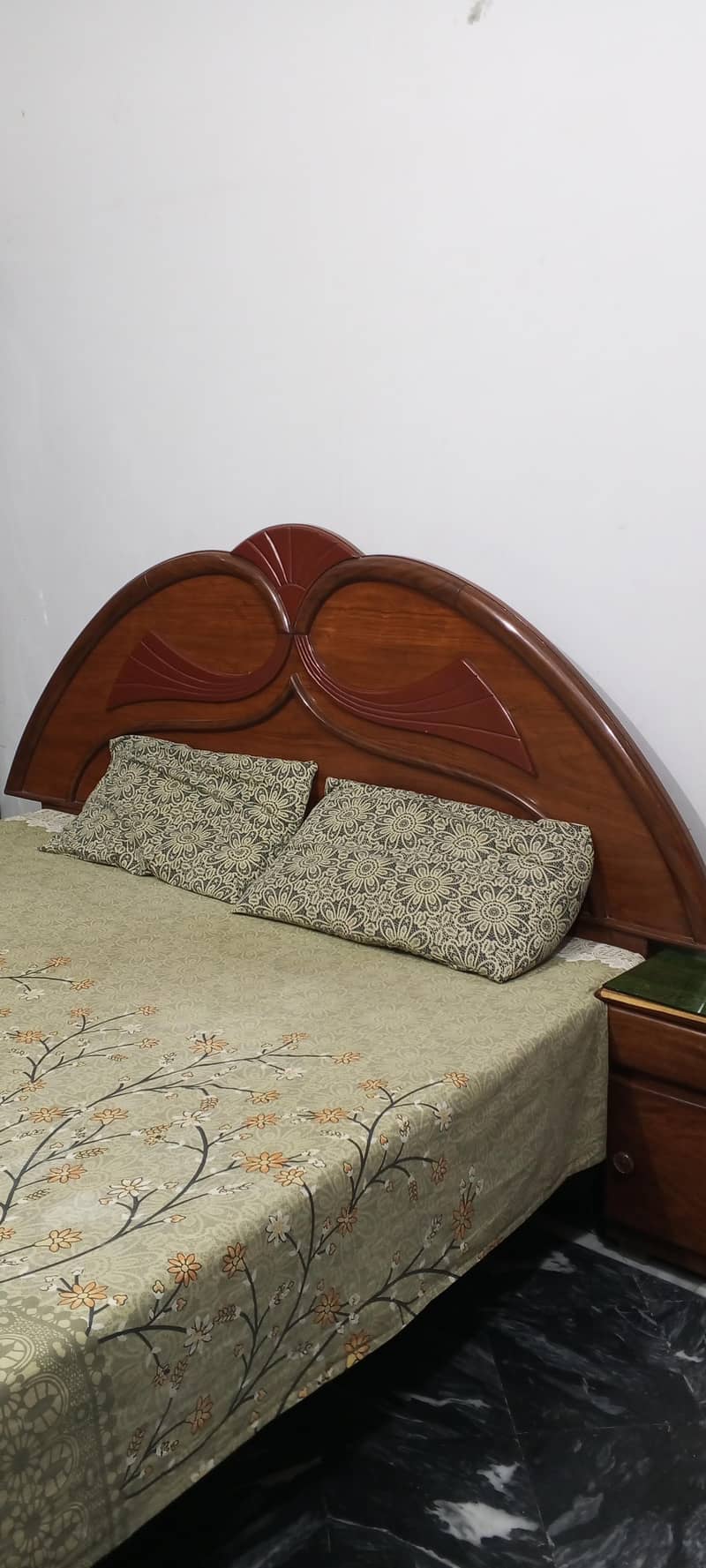 Double bed 0