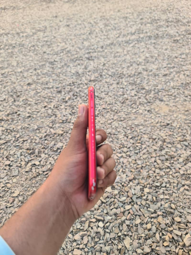 Apple iPhone 11 4