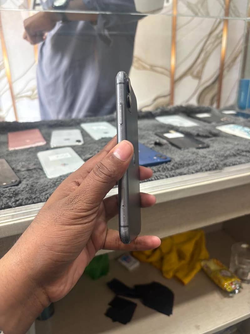 Apple iPhone 11 3