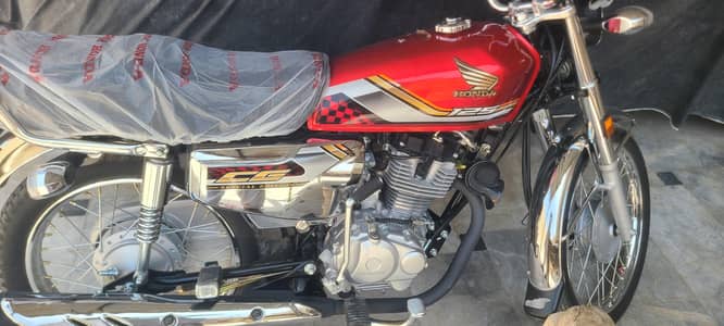Selling my honda 125 silver red self start