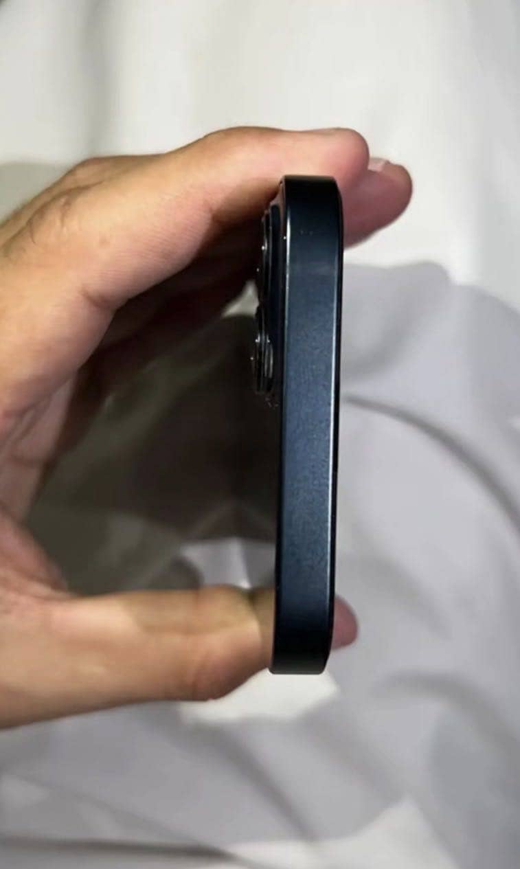 Apple iPhone 13 2