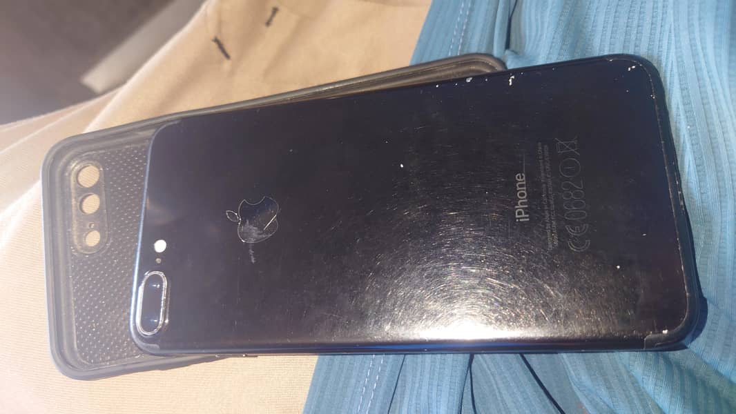 Apple iPhone 7 Plus 2