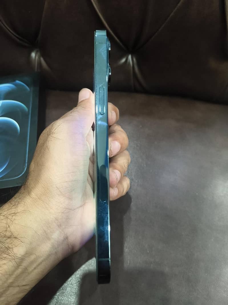 Apple iPhone 12 Pro Max 4