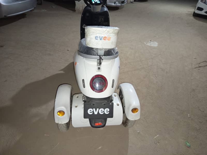 Title: Evee Nisa Tri Wheeler | Almost New | Only 15 KM 2