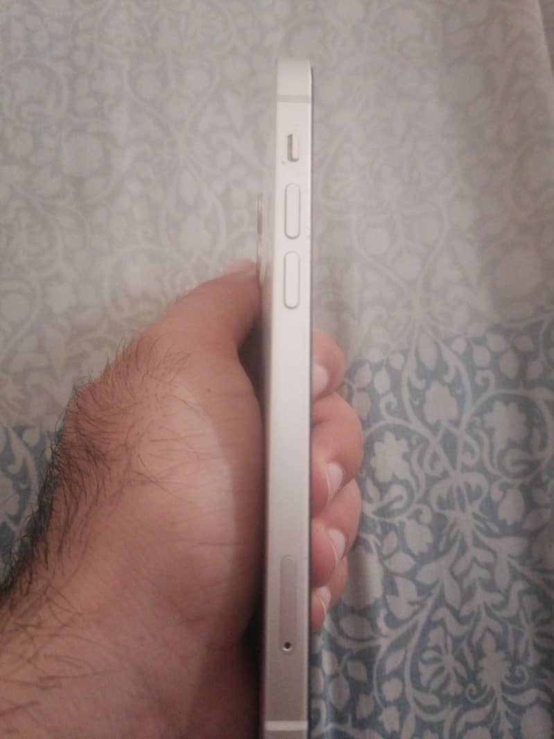 Apple iPhone 12 1