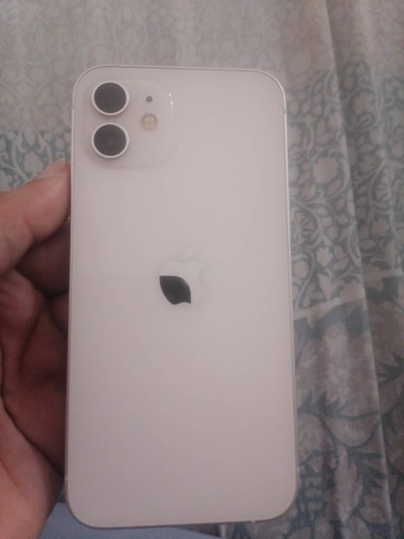 Apple iPhone 12 4