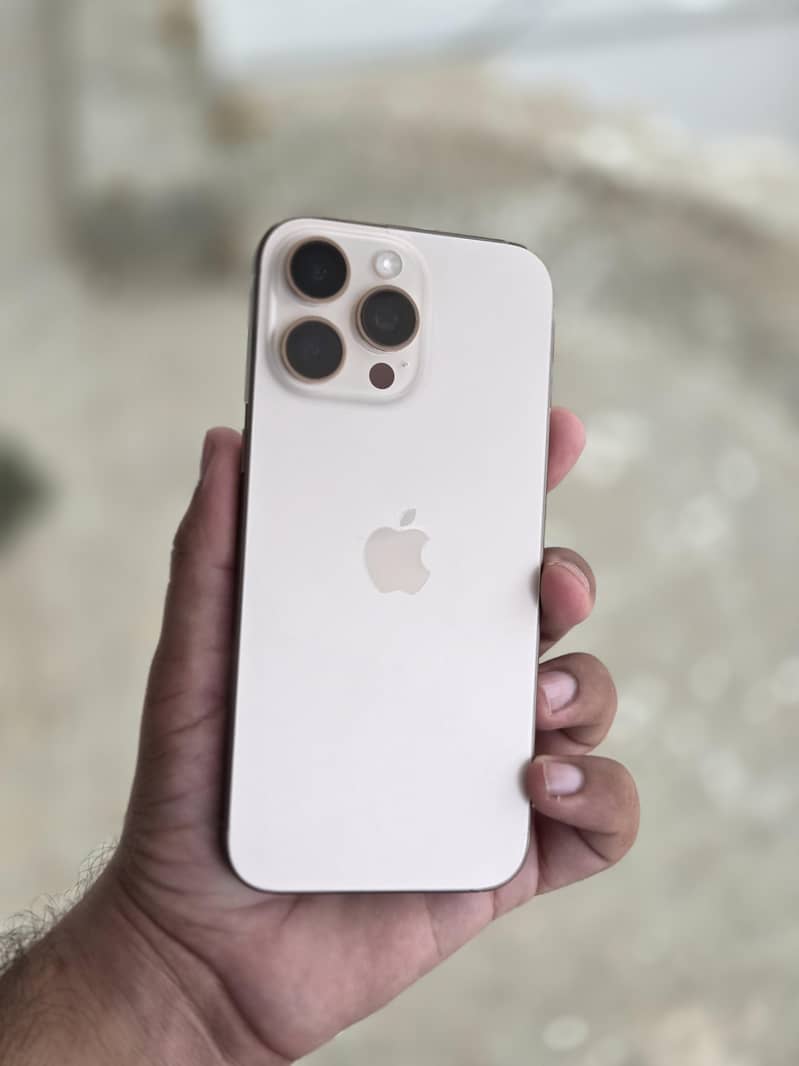 Apple iPhone 16 Pro Max 0