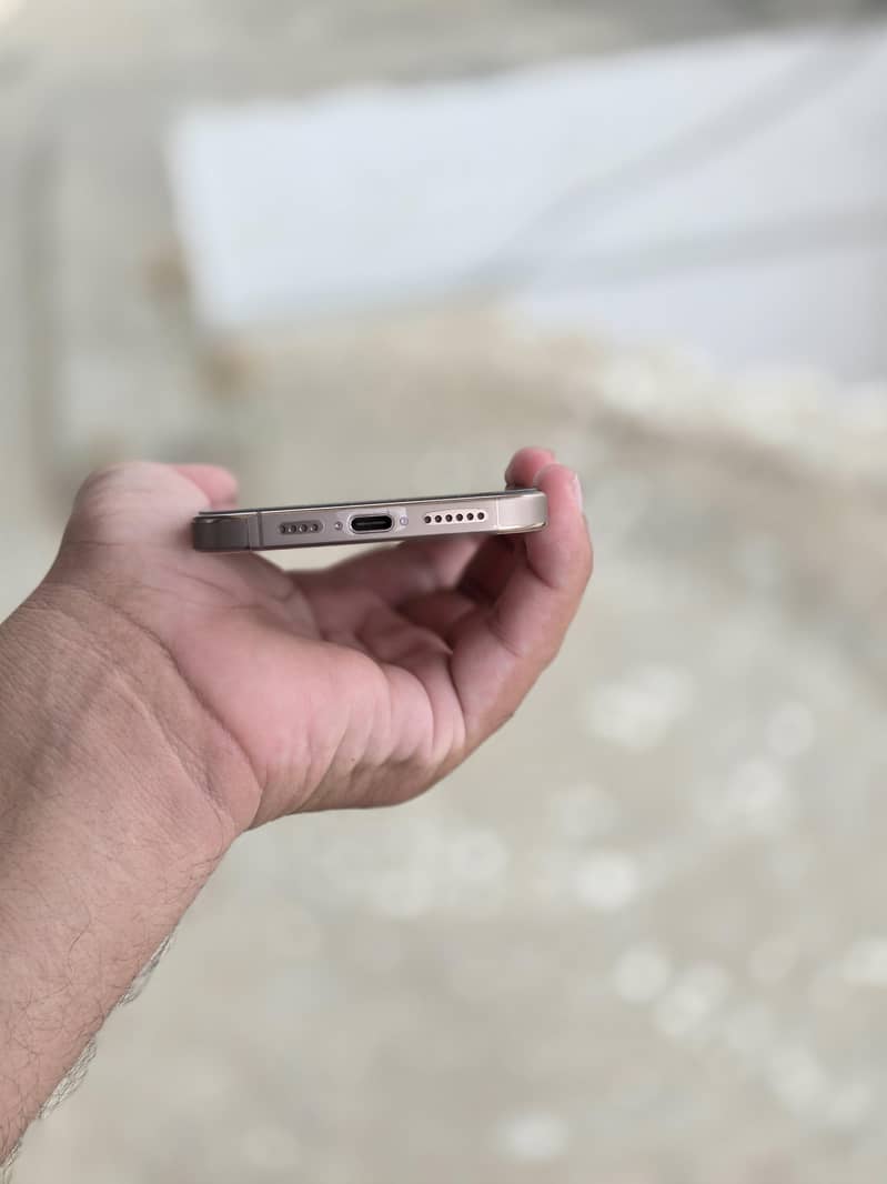 Apple iPhone 16 Pro Max 5