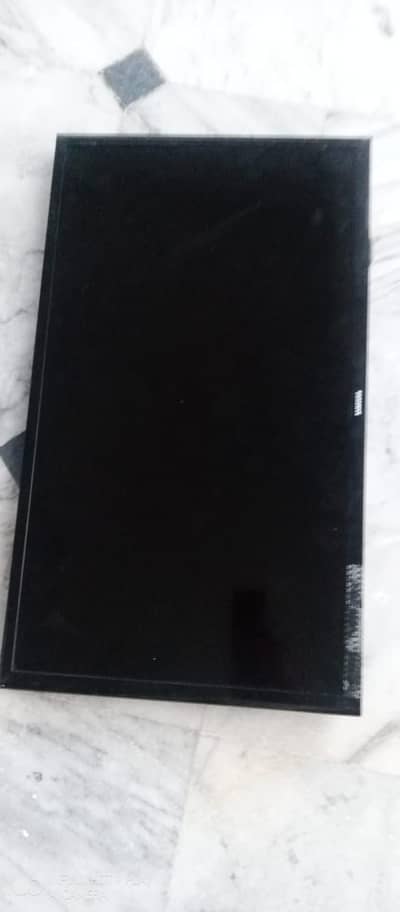 Samsung Smart LED 32" - Genuine  - Screen damaged