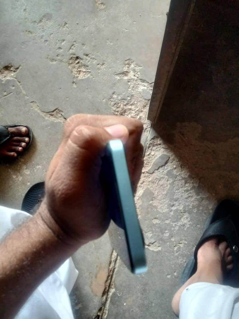 Realme C33 6