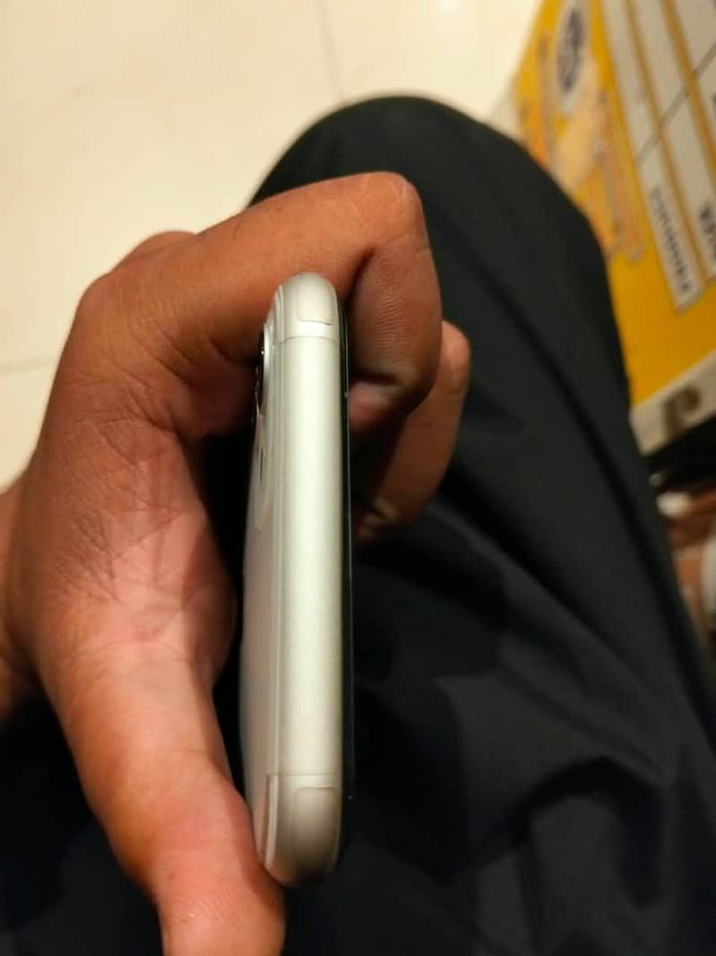 Apple iPhone 11 6