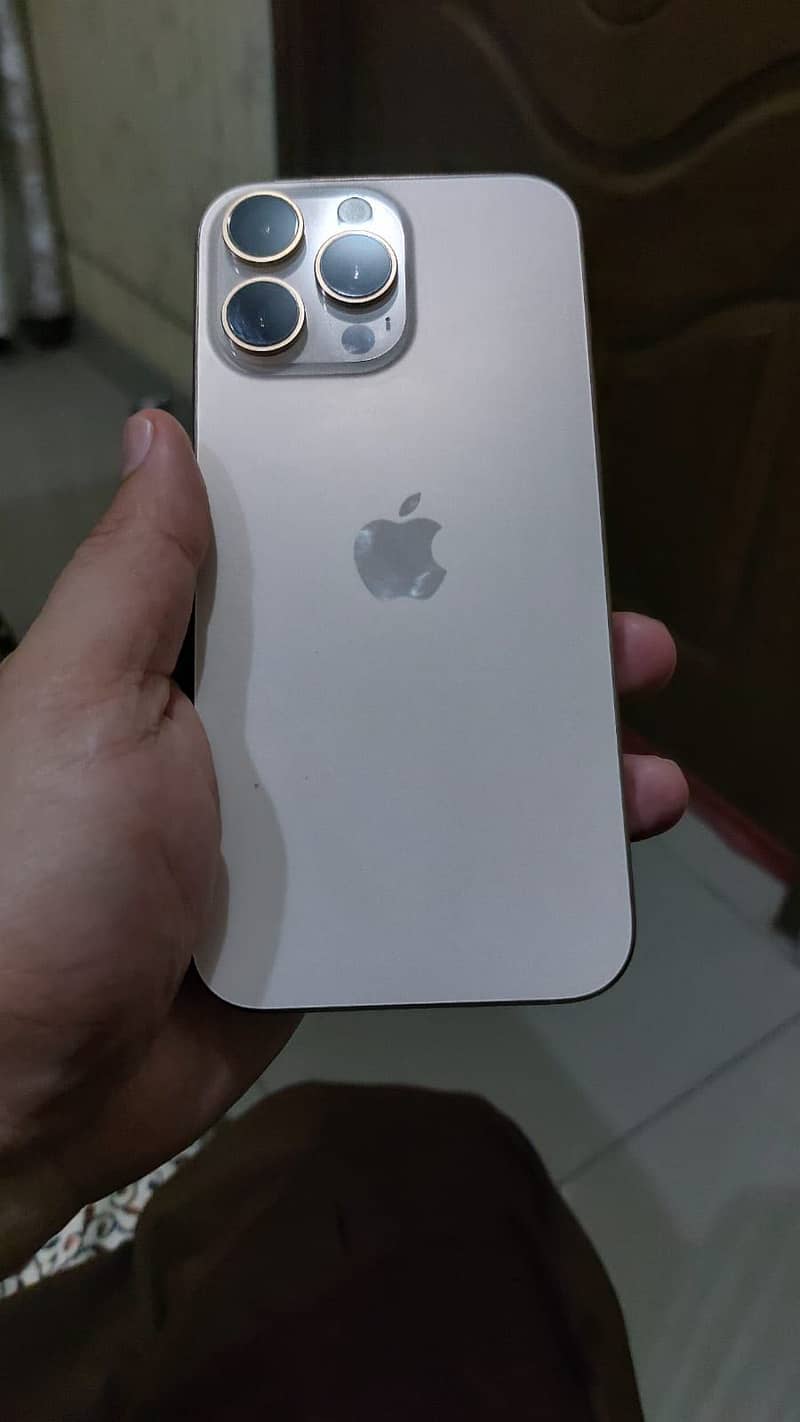 Apple iPhone 16 Pro Max 4