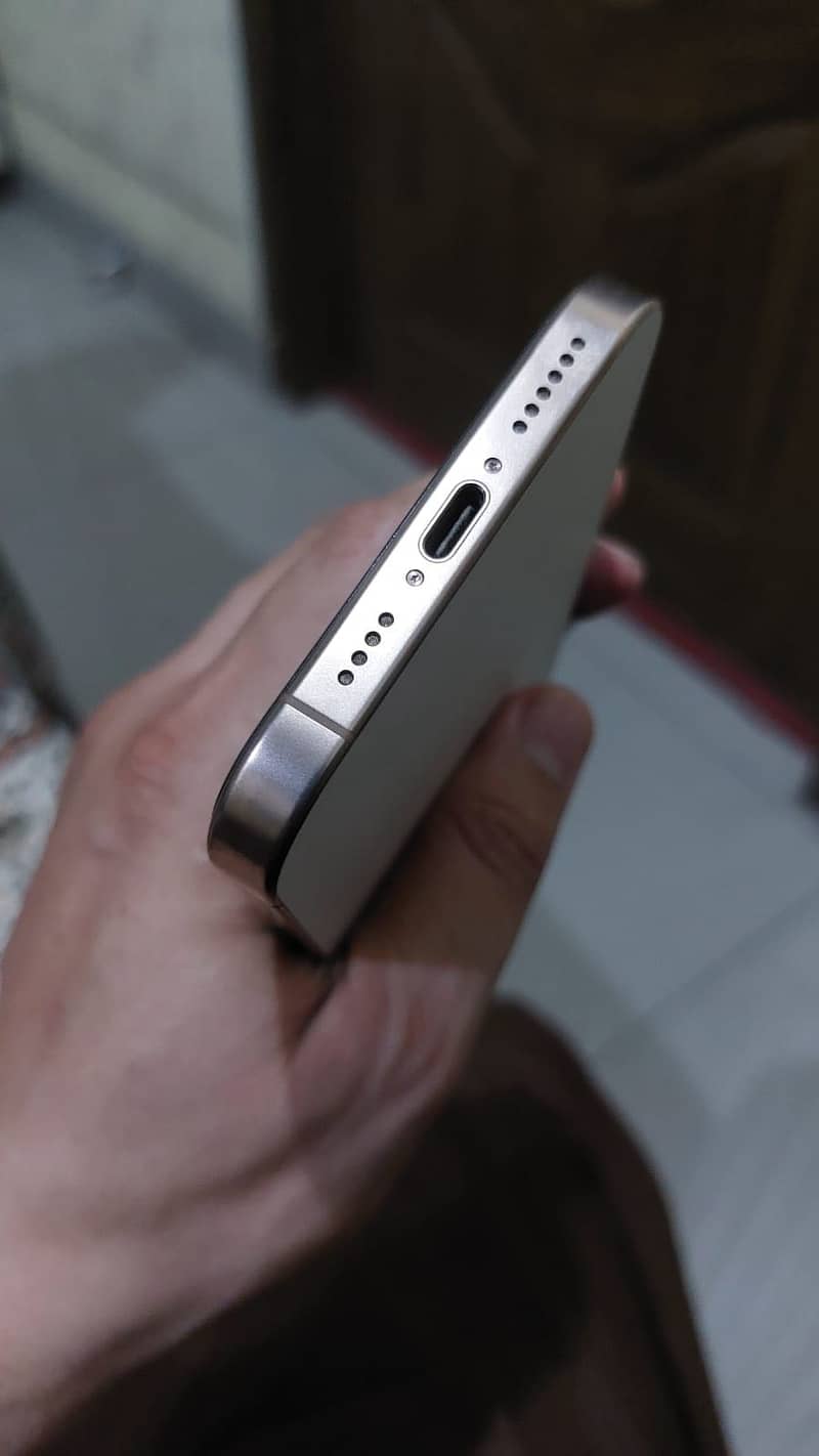 Apple iPhone 16 Pro Max 5