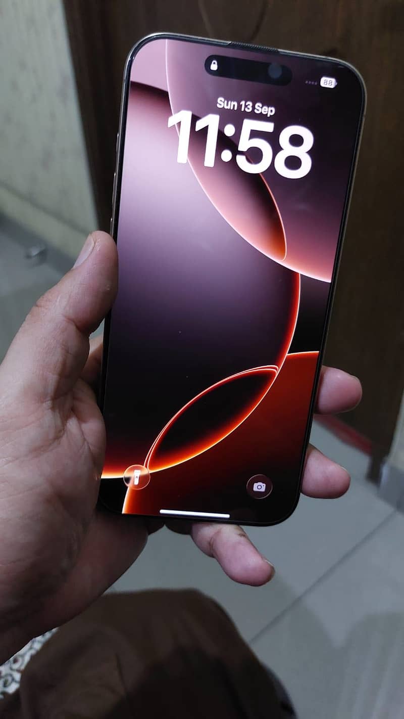 Apple iPhone 16 Pro Max 6