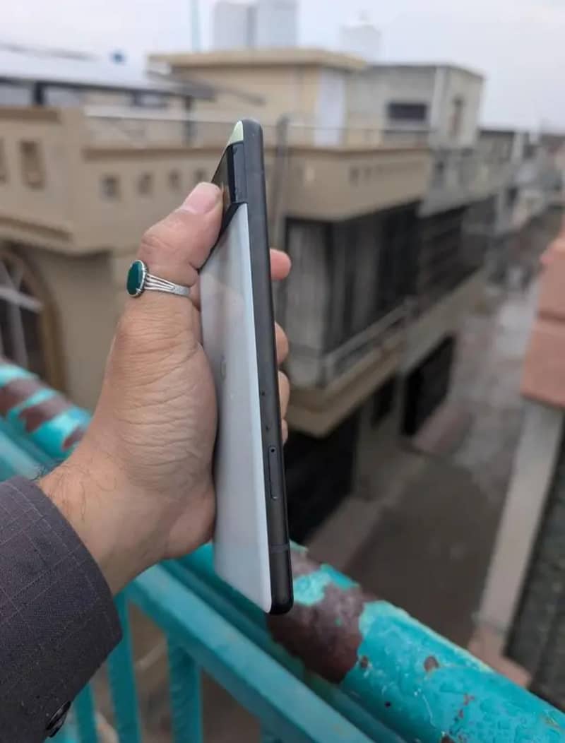 Google Pixel 6 4