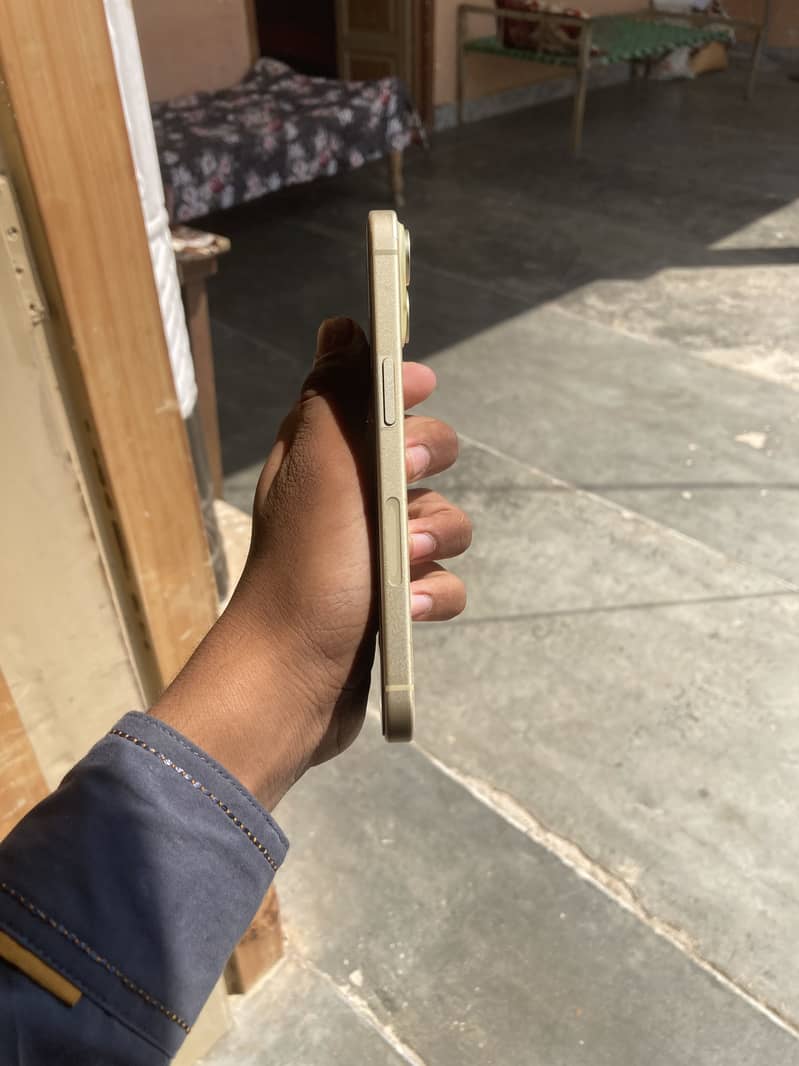 Apple iPhone 15 5