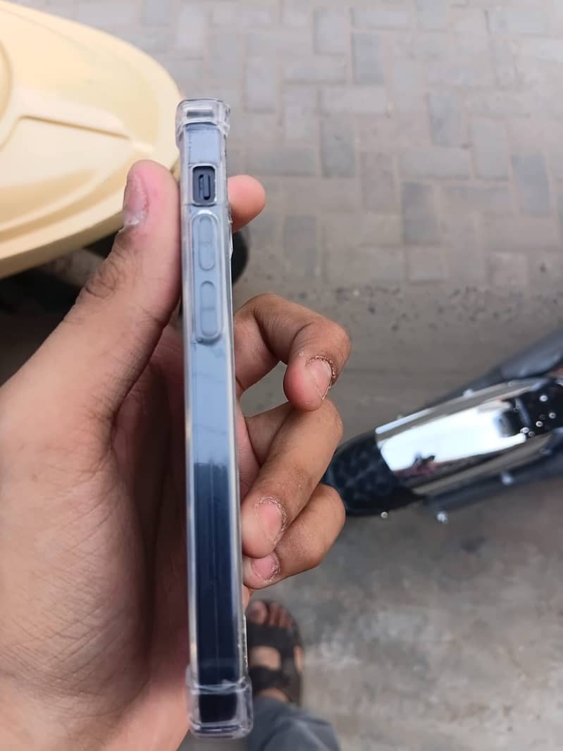 Apple iPhone 12 1