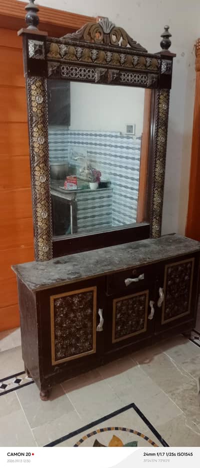 Dressing Table with mirror