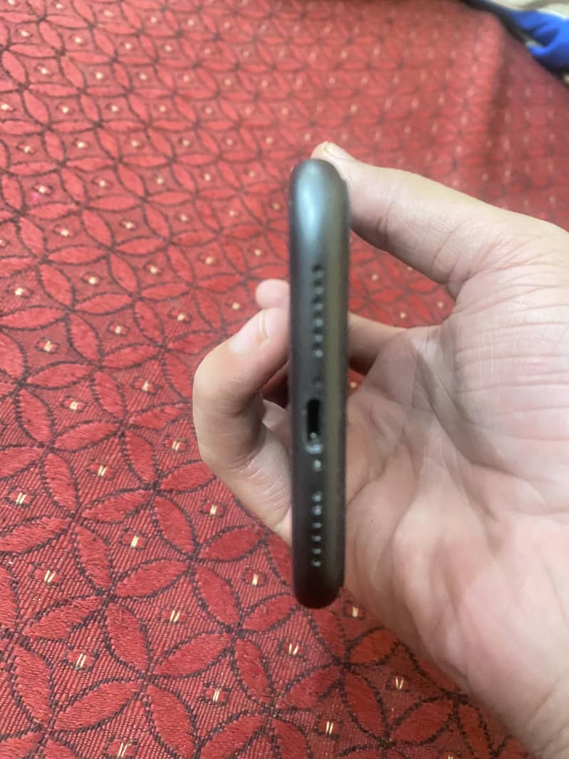 Apple iPhone 11 0